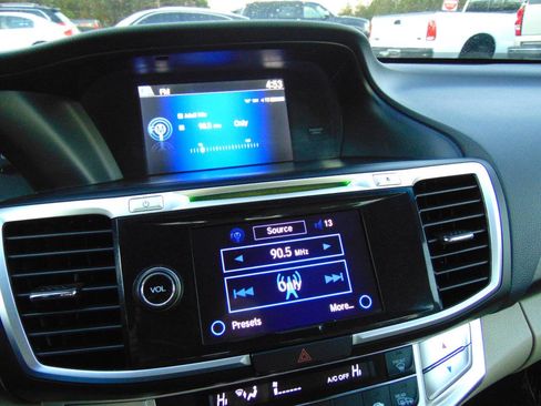 Used 2013 Honda Accord Touring image 25