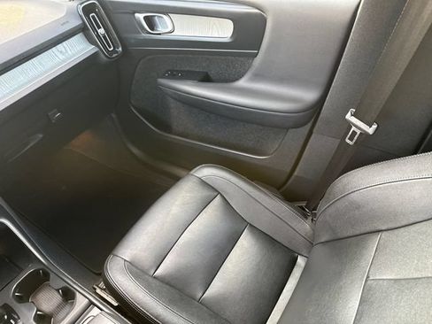 Used 2024 Volvo XC40 B5 Core AWD/4WD image 15