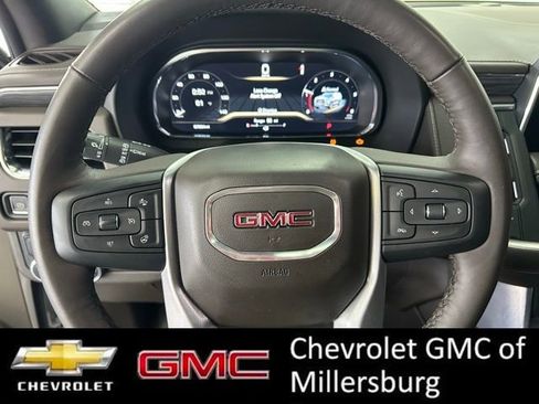 Used 2022 GMC Yukon XL SLT w/ SLT Premium Package image 19