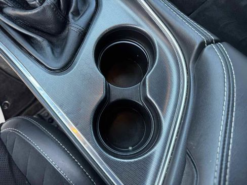 Used 2015 Dodge Challenger SRT image 23