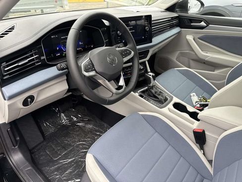 New 2026 Volkswagen Jetta SE FWD image 14