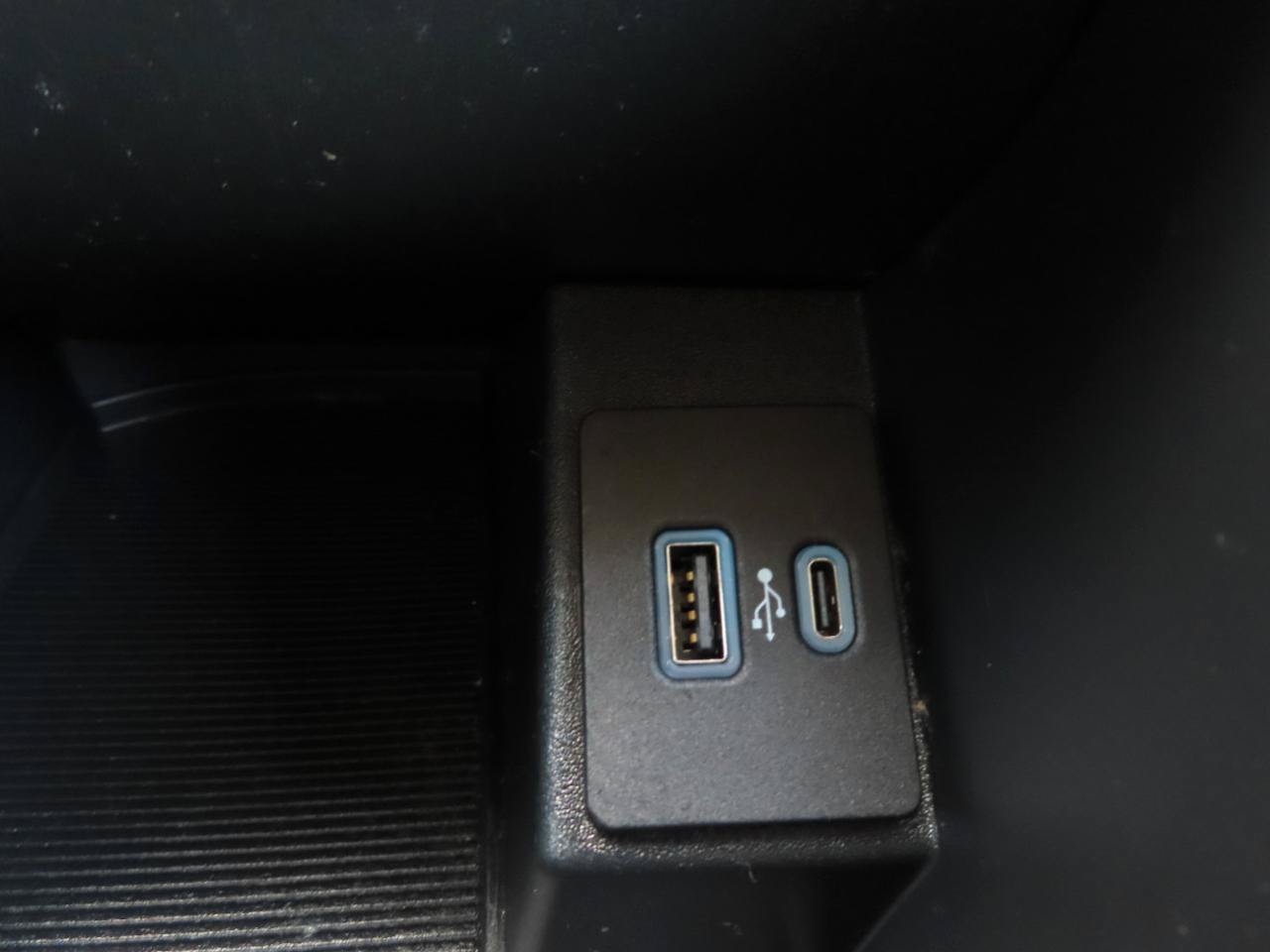 Used 2021 Ford Edge SE FWD image 27