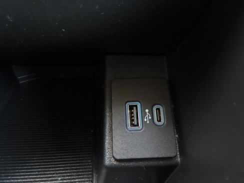 Used 2021 Ford Edge SE FWD image 27