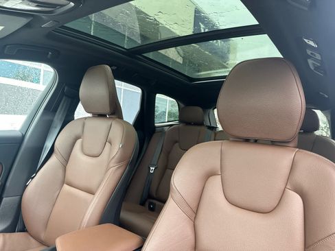 Used 2025 Volvo XC60 B5 Plus AWD/4WD image 7