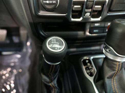 Used 2022 Jeep Wrangler Unlimited Sahara AWD/4WD image 12
