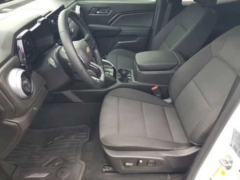 Used 2024 Chevrolet Colorado LT w/ LT Convenience Package II RWD image 5