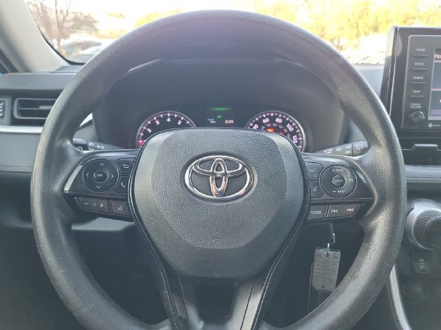 Used 2021 Toyota RAV4 LE FWD image 14
