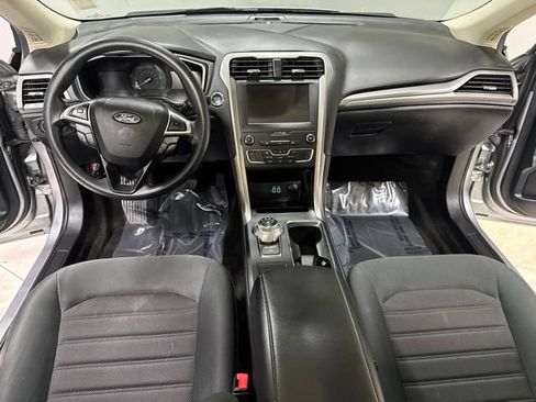 Used 2020 Ford Fusion SE FWD image 2