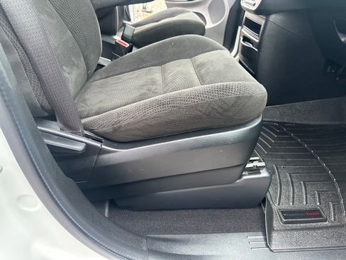 Used 2017 Dodge Grand Caravan SE image 26