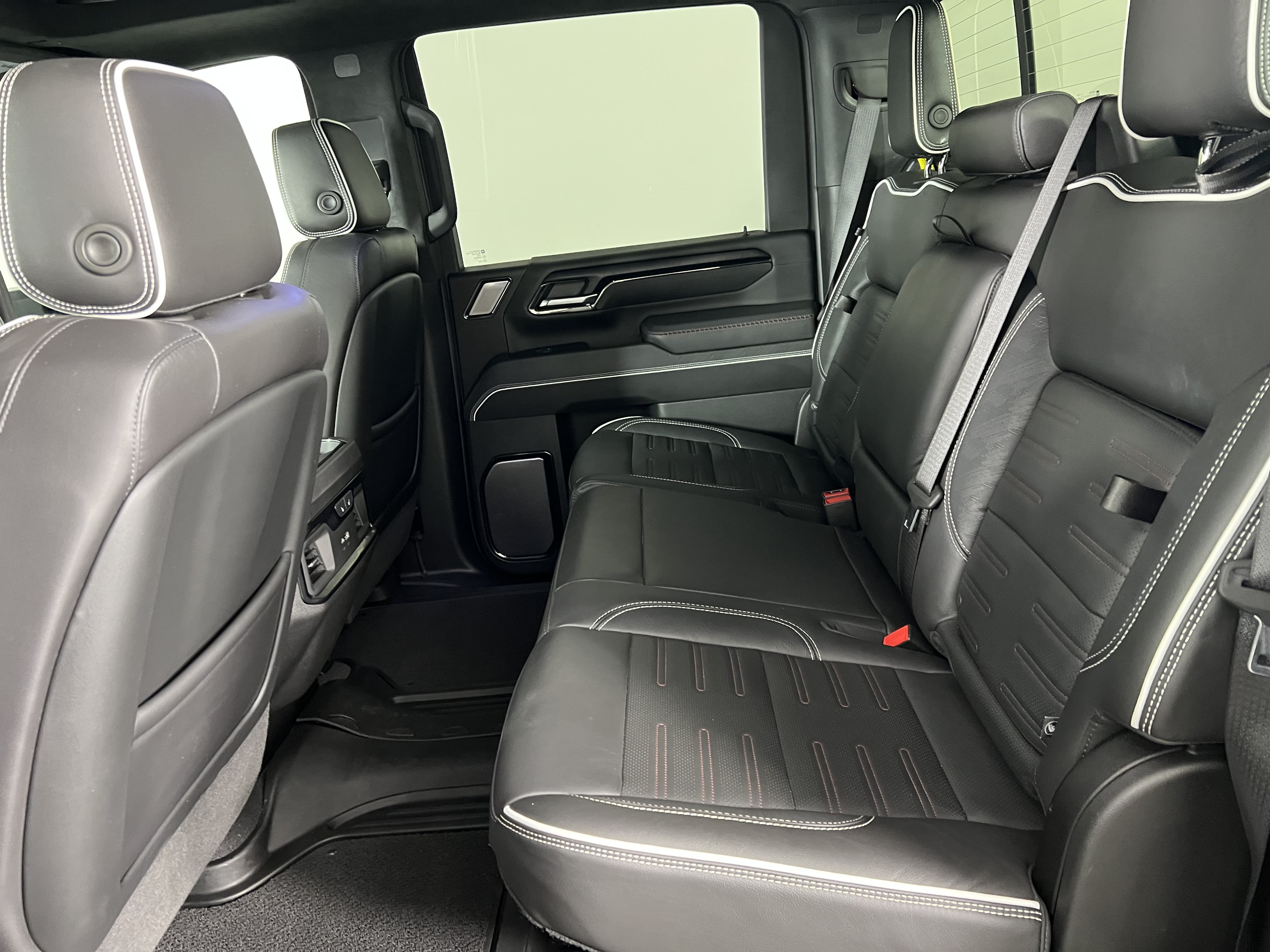 Used 2024 GMC Sierra 2500 AT4X AWD/4WD image 20