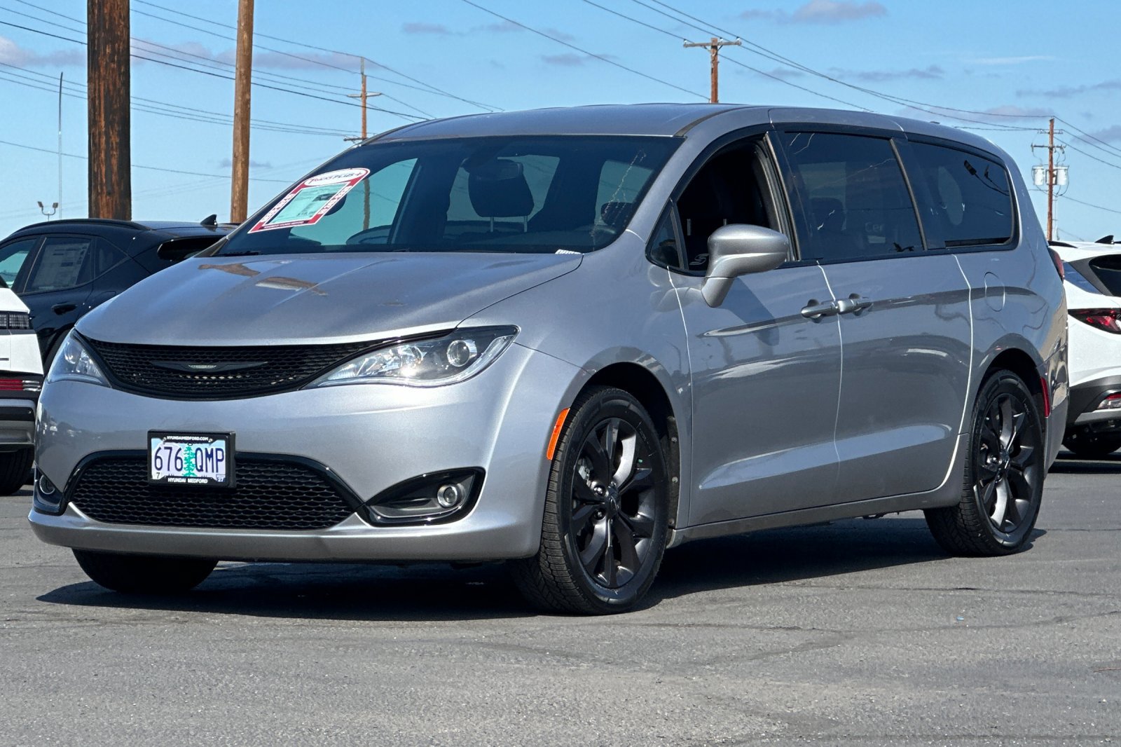 Used 2020 Chrysler Pacifica Touring w/ S Appearance Package FWD image 8