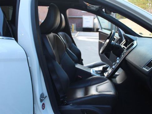 Used 2015 Volvo XC60 T5 w/ Proximity Package AWD/4WD image 7