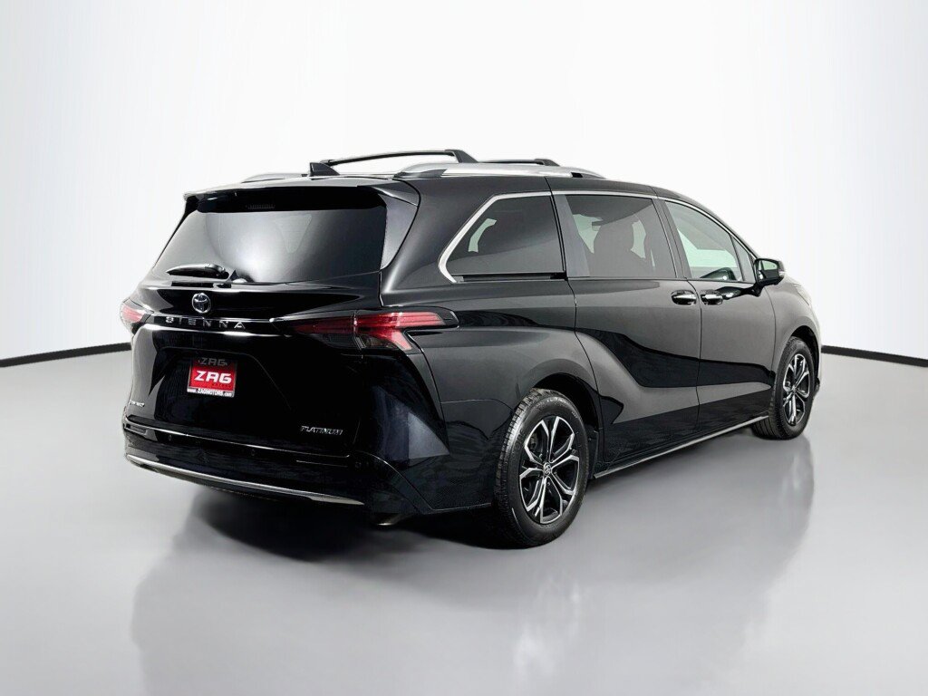 Used 2025 Toyota Sienna Platinum AWD/4WD image 5