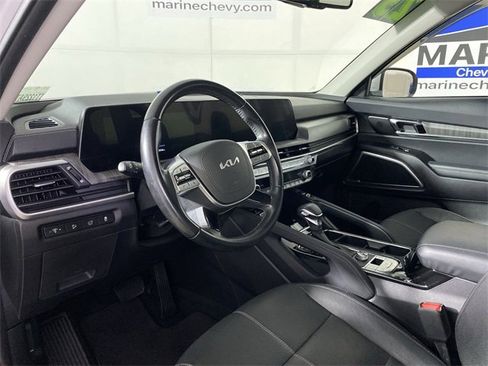 Used 2023 Kia Telluride EX w/ EX Captain's Chair Package image 15