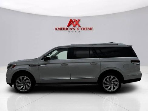 Used 2024 Lincoln Navigator L Reserve AWD/4WD image 2