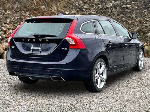 Used 2016 Volvo V60 T5 Premier w/ Climate Package image 2