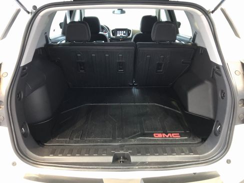 Used 2024 GMC Terrain SLE w/ Driver Convenience Package image 8