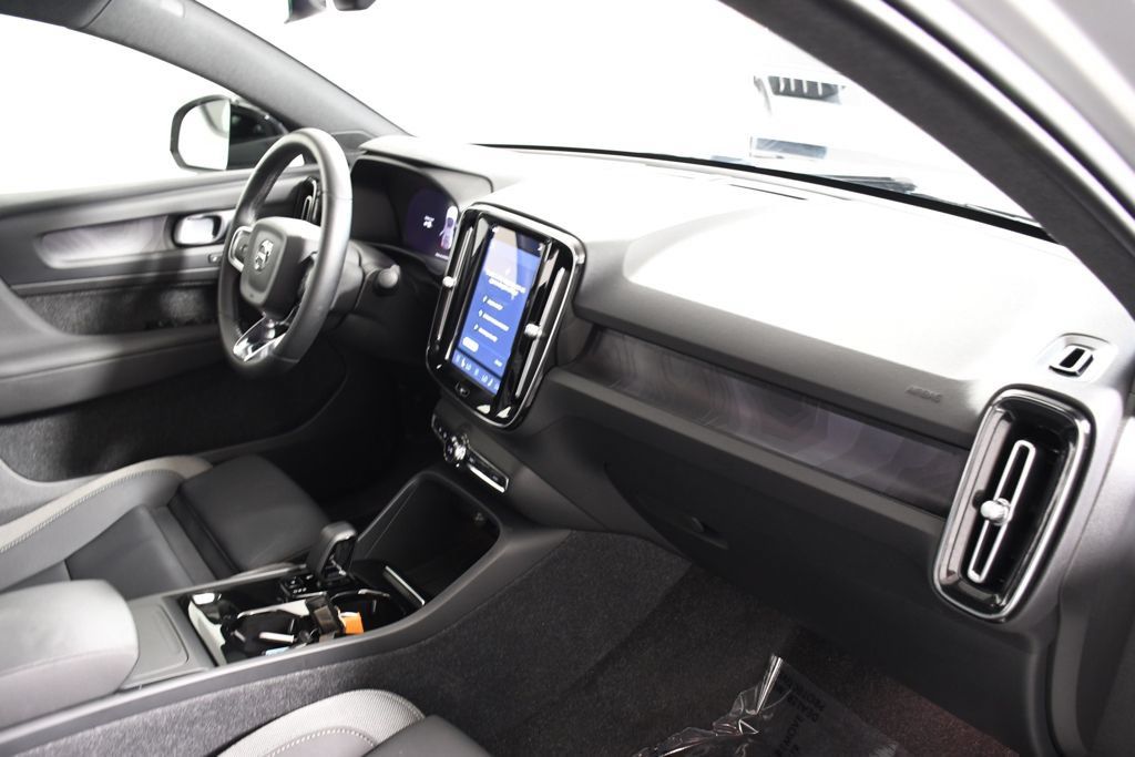Used 2023 Volvo C40 Recharge Core AWD/4WD image 19
