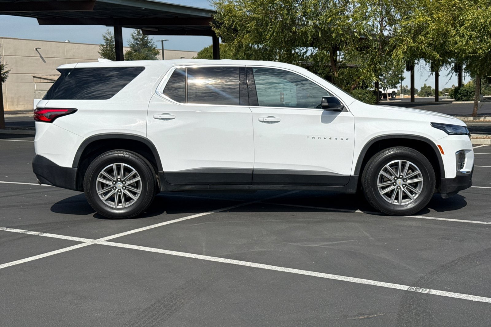 Used 2023 Chevrolet Traverse LS FWD image 10