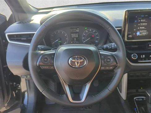 Used 2025 Toyota Corolla Cross AWD Hybrid image 11