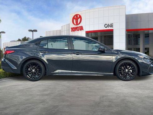 Used 2025 Toyota Camry SE w/ Convenience Package image 3