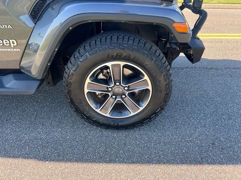 Used 2023 Jeep Wrangler Unlimited Sahara w/ Cold Weather Group AWD/4WD image 2
