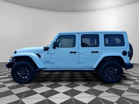 Used 2024 Jeep Wrangler Unlimited Sahara AWD/4WD image 24
