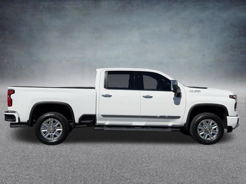 Used 2025 Chevrolet Silverado 2500 High Country w/ High Country Premium Package AWD/4WD image 2