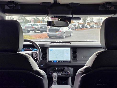 Used 2025 Ford Bronco Badlands image 11