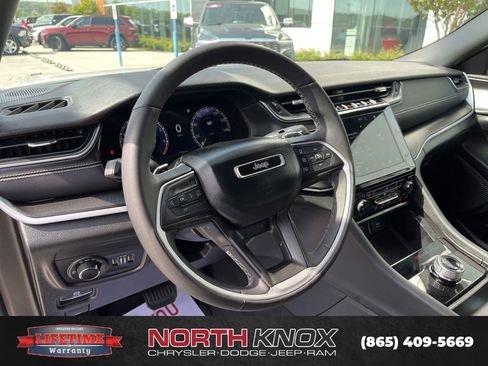 Used 2024 Jeep Grand Cherokee Altitude AWD/4WD image 6