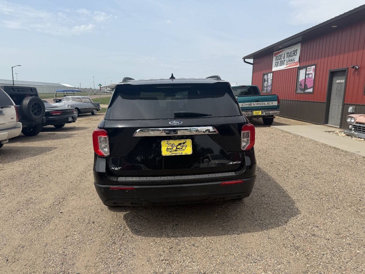 Used 2021 Ford Explorer XLT w/ Equipment Group 202A AWD/4WD image 3