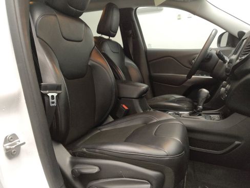 Used 2020 Jeep Cherokee Latitude Plus image 21