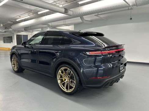 Used 2024 Porsche Cayenne Turbo GT AWD/4WD image 3
