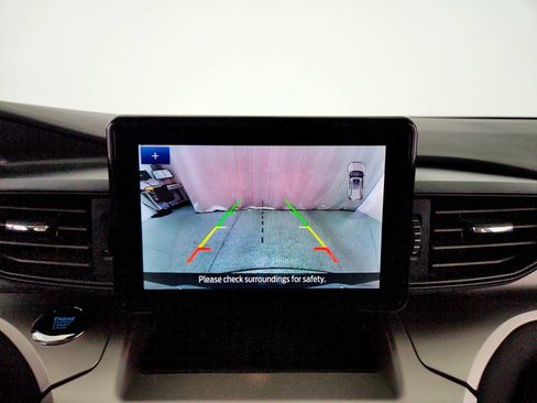 Used 2022 Ford Explorer XLT image 12