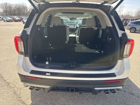 Used 2025 Ford Explorer Platinum w/ Ultimate Package AWD/4WD image 22