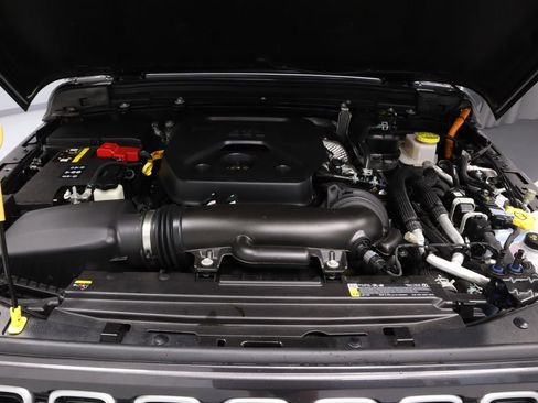 Used 2025 Jeep Wrangler Unlimited Sahara image 14