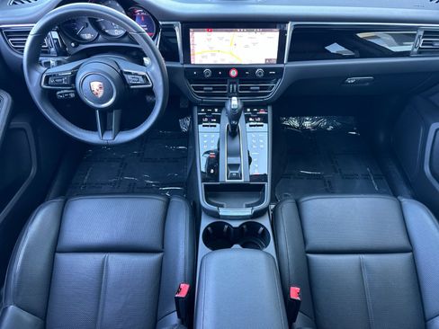Certified 2026 Porsche Macan AWD/4WD image 6