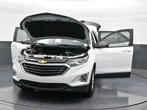 Used 2020 Chevrolet Equinox LS FWD image 38