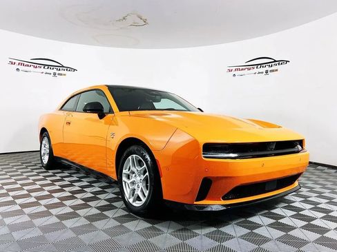 Used 2025 Dodge Charger R/T w/ Sun & Sound Package image 1