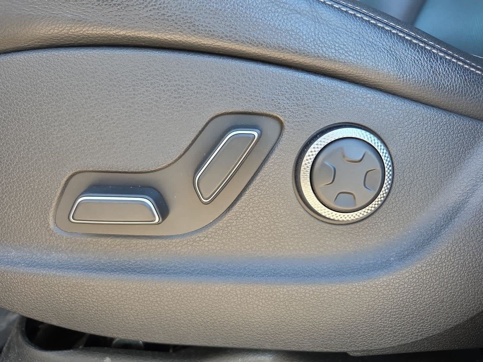 Used 2024 Genesis GV70 2.5T w/ Advanced Package AWD/4WD image 16