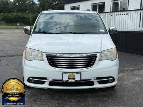 Used 2015 Chrysler Town & Country Touring-L w/ Driver Convenience Group FWD image 2