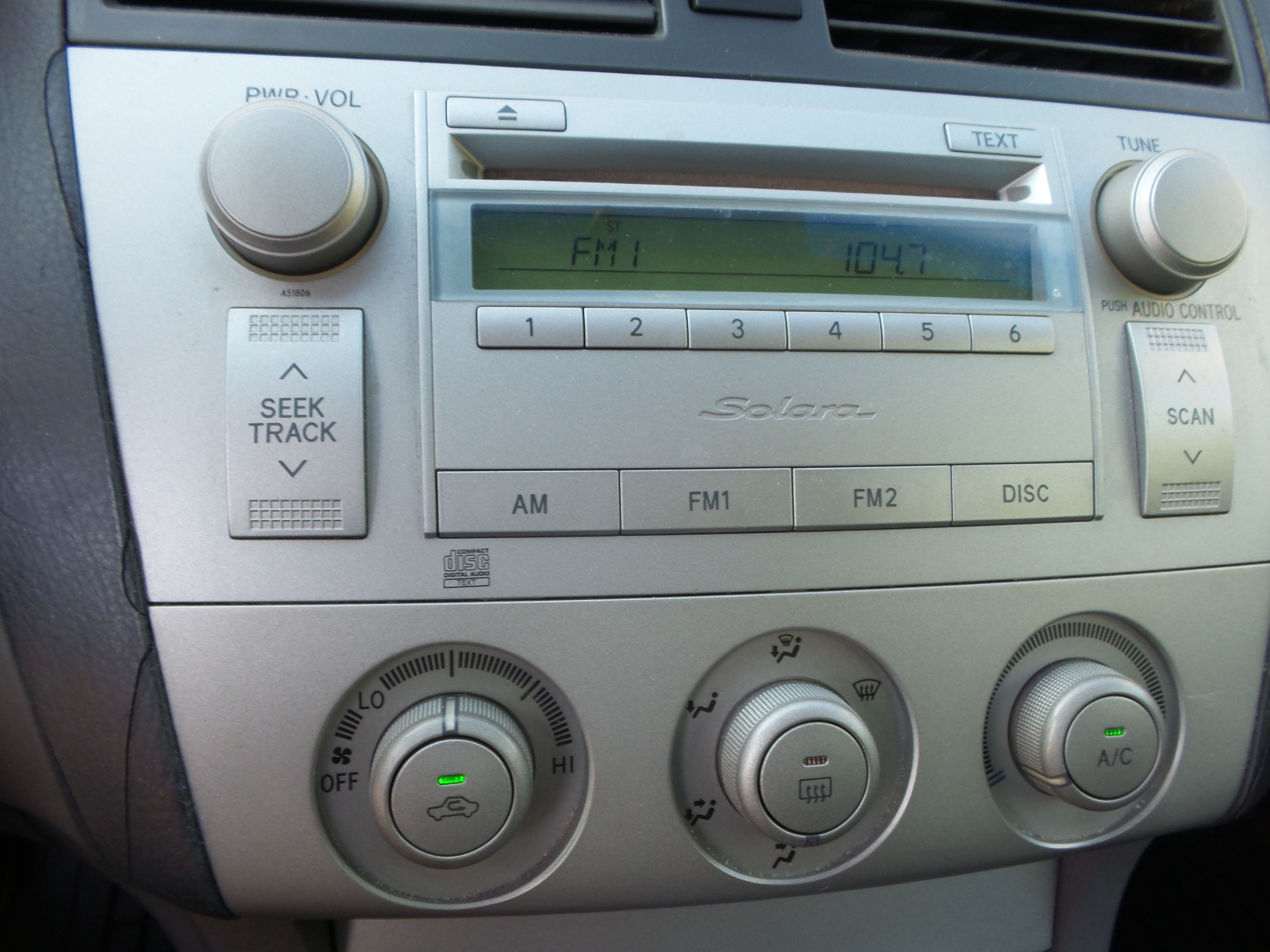 Used 2005 Toyota Solara SE FWD image 98