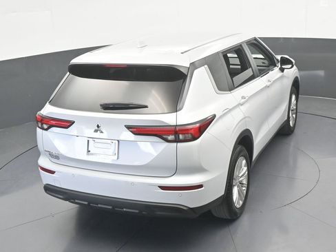 Used 2023 Mitsubishi Outlander ES image 50