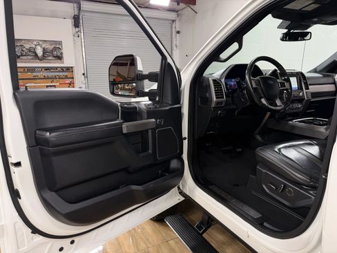 Used 2020 Ford F250 Platinum w/ Tremor Off-Road Package AWD/4WD image 12