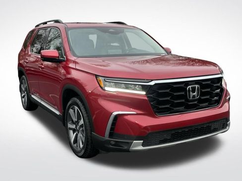 Certified 2025 Honda Pilot Touring image 8