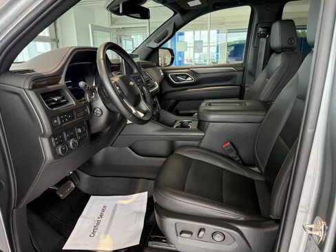 Certified 2024 Chevrolet Suburban LT w/ Luxury Package AWD/4WD image 13