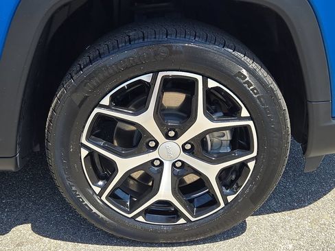 Certified 2024 Jeep Compass Limited AWD/4WD image 8