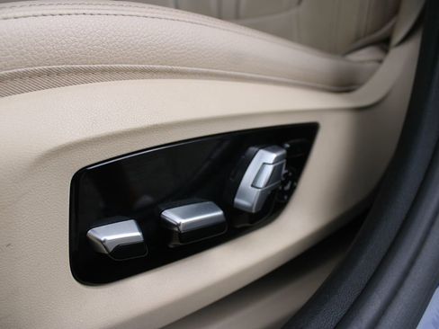 Used 2018 BMW M550i xDrive image 11