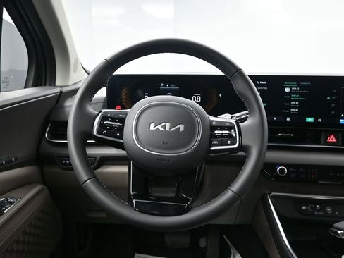 New 2026 Kia Carnival EX FWD image 32