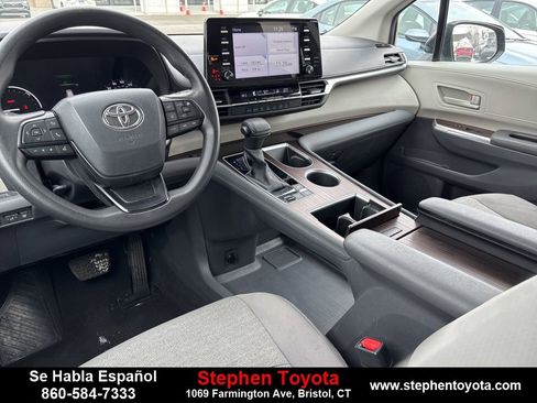 Used 2024 Toyota Sienna LE image 13